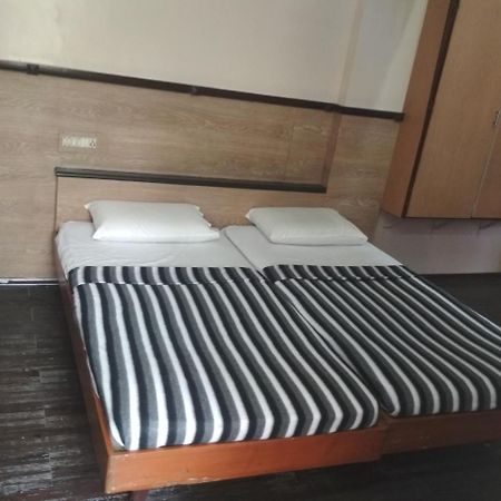 Dolphin Hotel Диндигъл Екстериор снимка