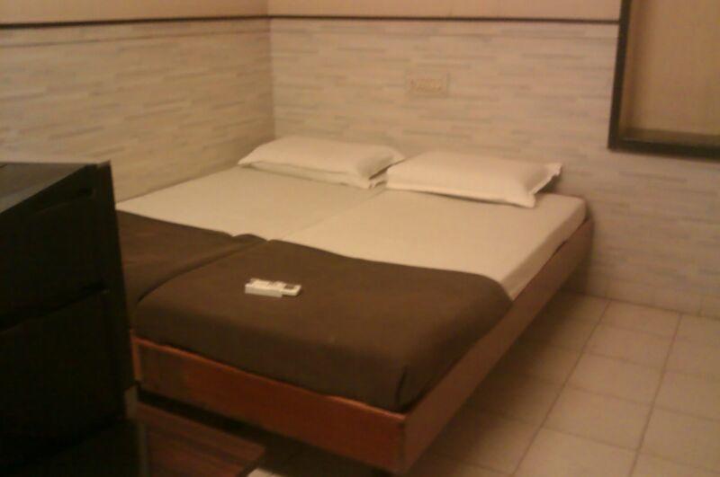 Dolphin Hotel Диндигъл Екстериор снимка