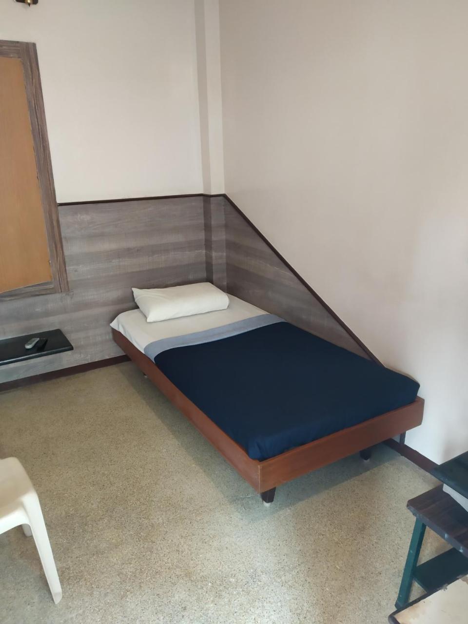 Dolphin Hotel Диндигъл Екстериор снимка
